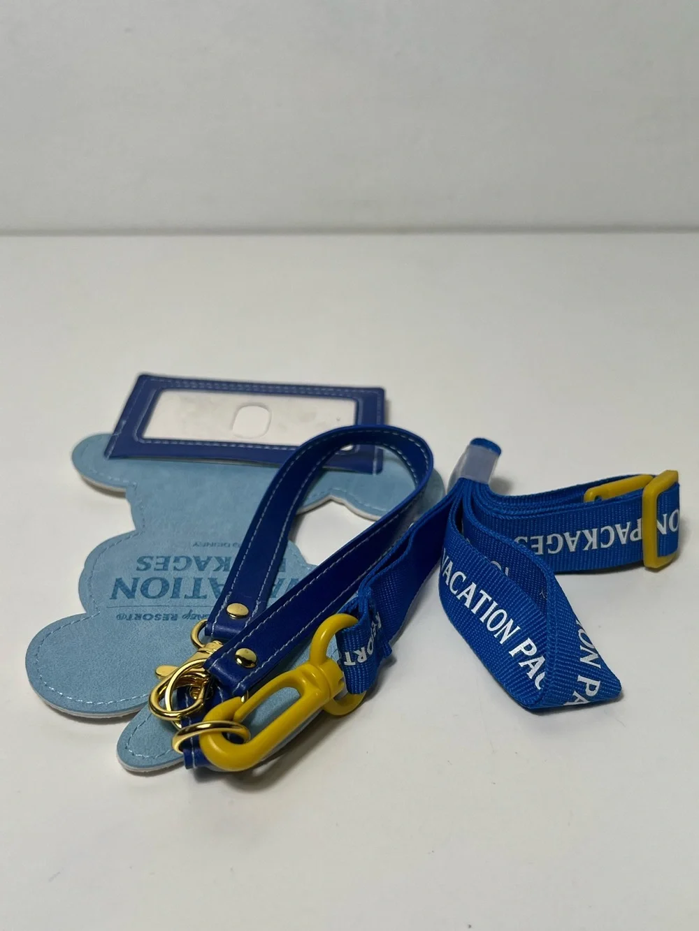 Tokyo Disney Resort Mickey Mouse Vacation Package Pass Holder Lanyard ID Case